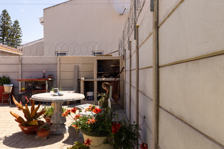 2 Bedroom Property for Sale in Laaiplek Western Cape